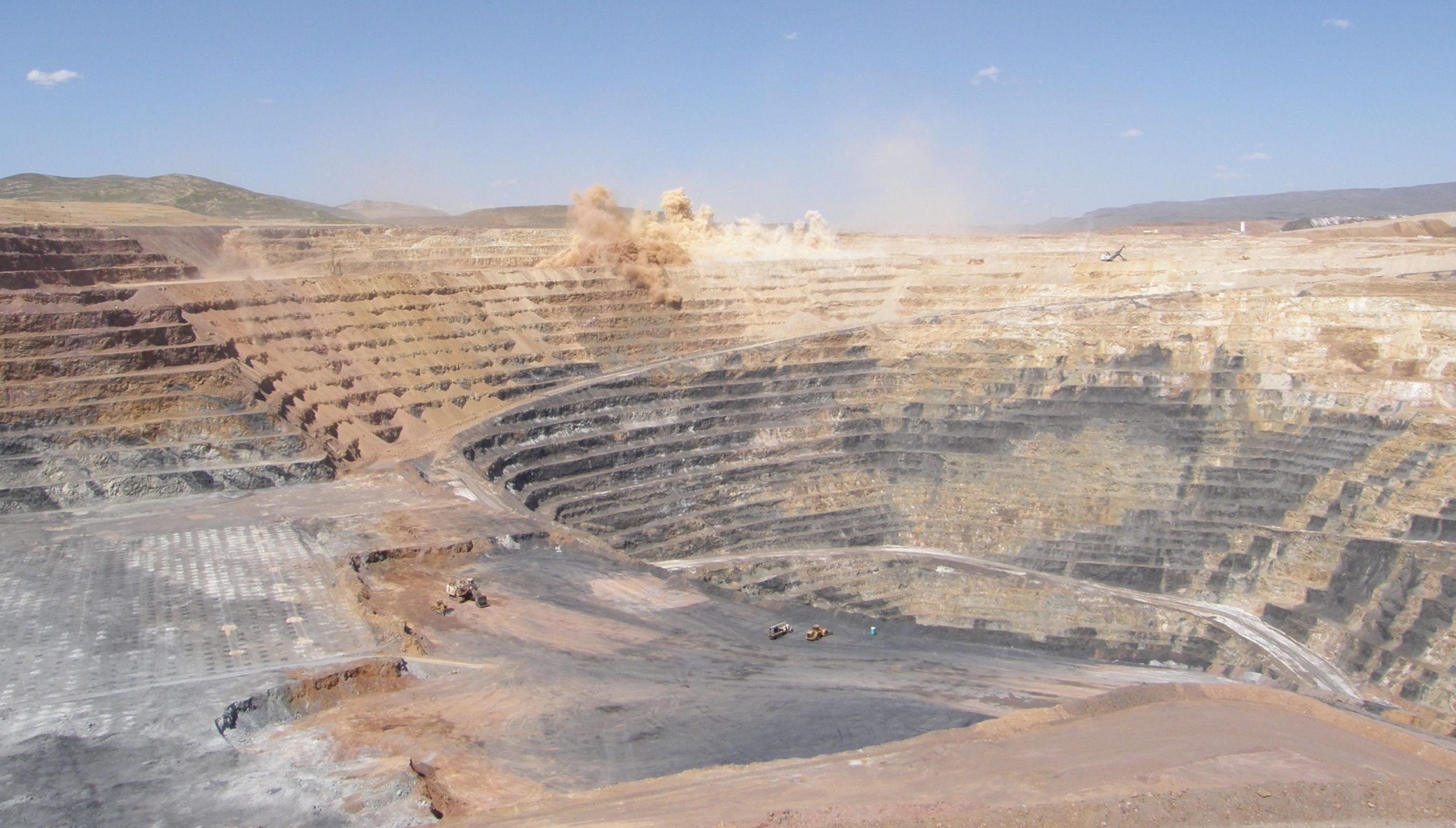 Big Blast at Twin Creeks gold mine, Nevada, USA